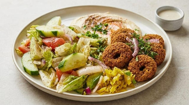 Falafel 6 Pieces Vegan Entree.